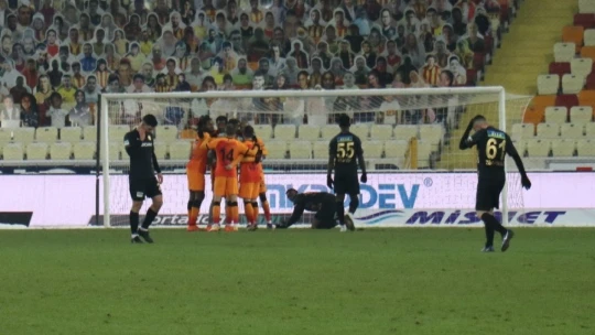 Kötü zemin, kötü futbol... 0-1