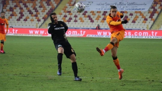 Kötü zemin, kötü futbol... 0-1