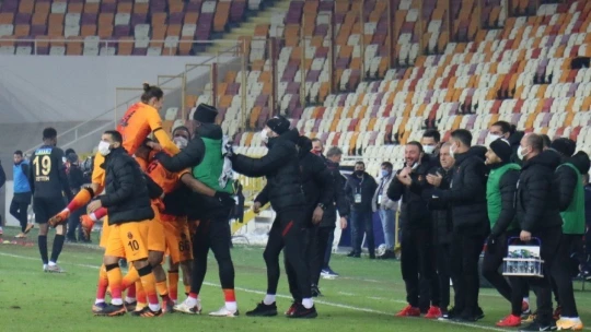 Kötü zemin, kötü futbol... 0-1