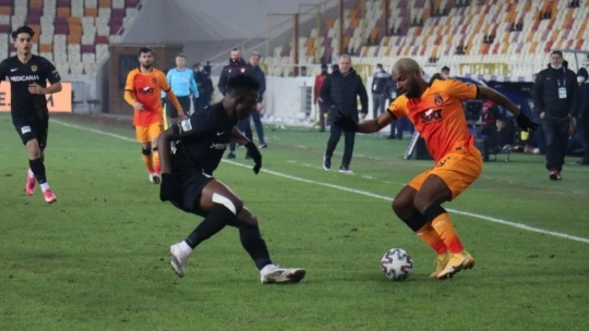 Kötü zemin, kötü futbol... 0-1