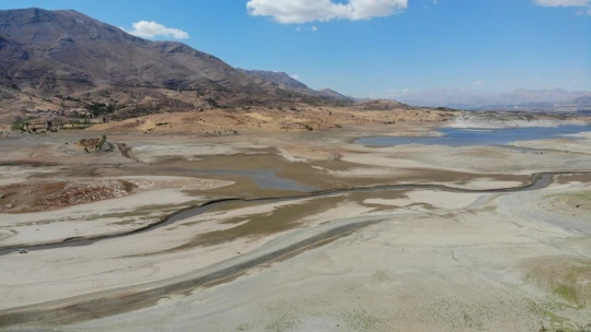 Sürgü Barajı alarm veriyor