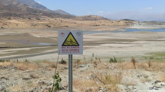 Sürgü Barajı alarm veriyor