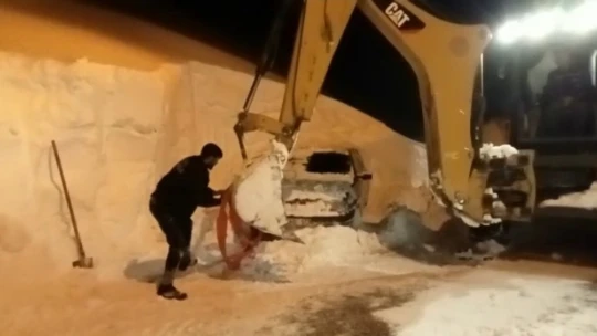 Araba 5 metre karın altından çıktı