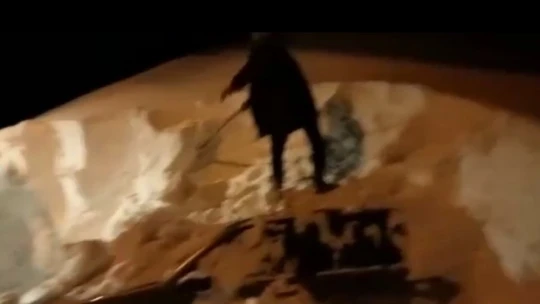 Araba 5 metre karın altından çıktı