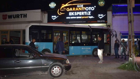 Sürücüsü kalp krizi geçiren otobüs oto bakım servisine daldı: 2 yaralı