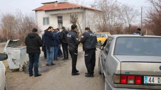 Tacizde bulunmaya çalıştığı kadın tarafından bıçaklandı