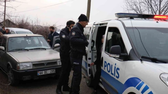 Tacizde bulunmaya çalıştığı kadın tarafından bıçaklandı