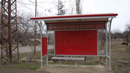 Tacizde bulunmaya çalıştığı kadın tarafından bıçaklandı