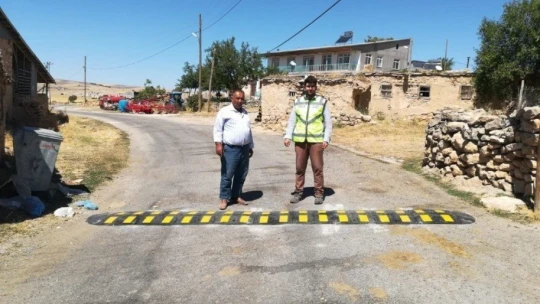 Talep edildi yola kasis yapıldı