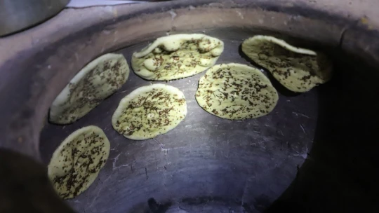 Tandır fırında pişirilen bilik ekmeği kadınların elinde yeniden hayat buldu