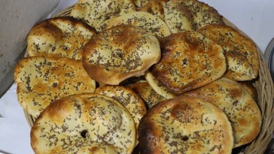 Tandır fırında pişirilen bilik ekmeği kadınların elinde yeniden hayat buldu