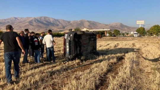 Tarlaya uçan araçtan burnu bile kanamadan çıktı