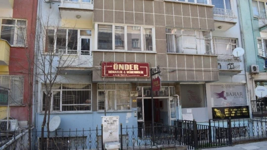 Tartıştığı eski eşini bıçakla yaraladı