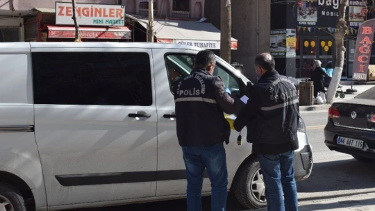 Tartıştığı eski eşini bıçakla yaraladı