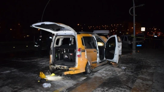Tartıştığı kişinin aracına benzin döküp ateşe verdi