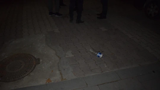 Tartıştığı kişinin aracına benzin döküp ateşe verdi