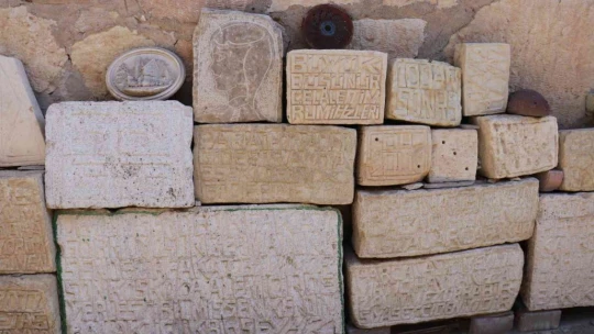 Taşlara olan tutkusu sanata dönüştü