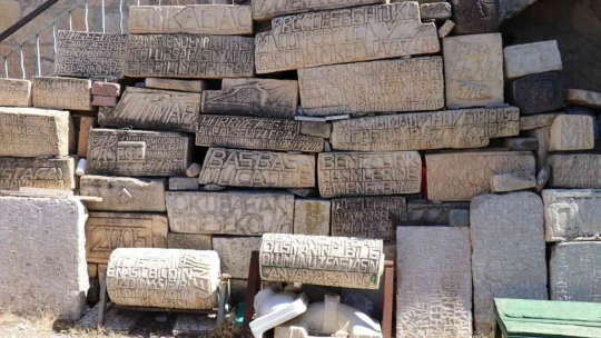 Taşlara olan tutkusu sanata dönüştü