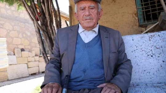 Taşlara olan tutkusu sanata dönüştü