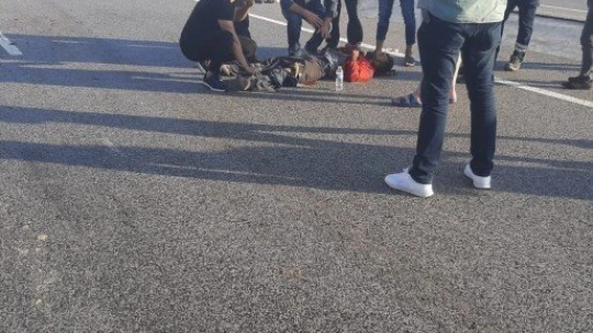 Tekeri fırlayan çapa motoruna tır çarptı: 1 yaralı