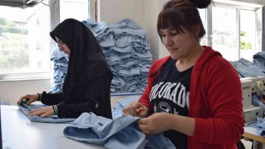 Tekstil atölyesi kadınlara ekmek kapısı oldu