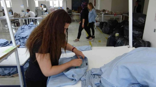 Tekstil atölyesi kadınlara ekmek kapısı oldu