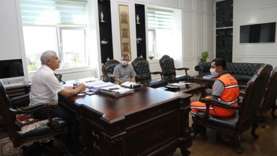 Temizlik görevlisinden örnek davranış