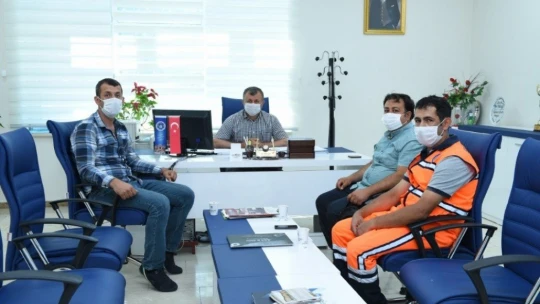 Temizlik görevlisinden örnek davranış