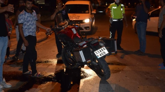 Ters yöne giren otomobil motosiklet ile çarpıştı: 3 yaralı