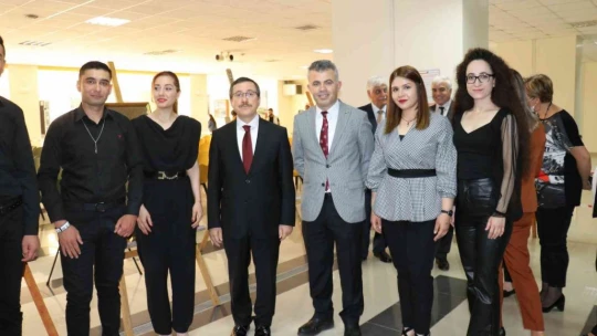 TÖTM'de Ressam Hemşireler Sergi açtı