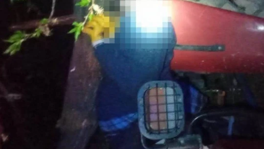 Traktör ile ağaç arasına sıkışarak hayatını kaybetti