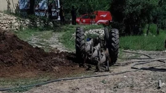 Traktörün altında kalan sürücü öldü