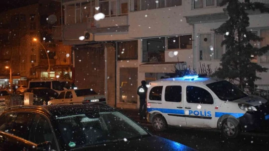 Tüfekle oynarken kendini yaraladı