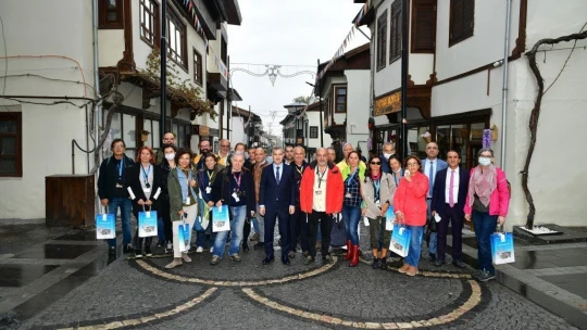 Tur rehberleri Yeşilyurt'ta Lezzet Caddesini gezdi