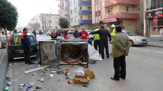 Üç aracın karıştığı kazada tartışan sürücüleri polis sakinleştirdi