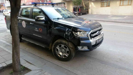 Üç aracın karıştığı kazada tartışan sürücüleri polis sakinleştirdi