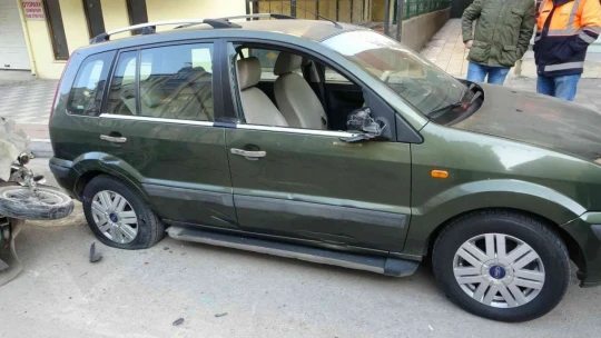 Üç aracın karıştığı kazada tartışan sürücüleri polis sakinleştirdi