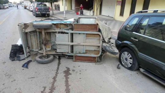 Üç aracın karıştığı kazada tartışan sürücüleri polis sakinleştirdi