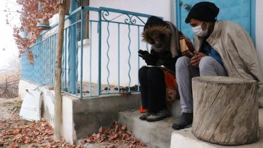 Üniversite öğrencilerinin canlı ders imtihanı