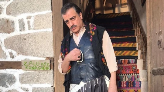 Ünlü oyuncu Halil Kumova'nın Covid-19 testi pozitif çıktı