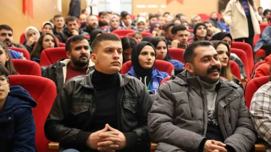 Ünlü sanatçı Metin Şentürk, gençleri coşturdu