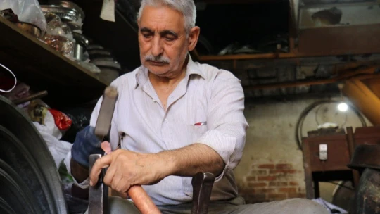 Ustasından öğrendiği mesleği 54 yıldır sürdürüyor