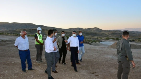 Vali Baruş, deprem konutlarını inceledi