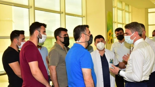 Vali Baruş kazazedeleri ziyaret etti