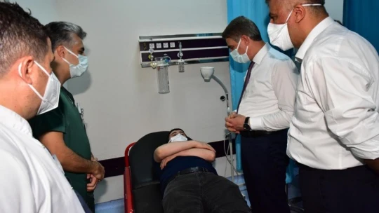 Vali Baruş kazazedeleri ziyaret etti