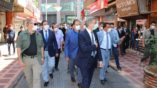 Vali Baruş'tan 'kritik günlerden geçiyoruz' açıklaması