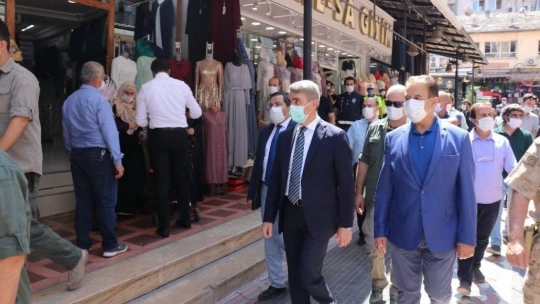 Vali Baruş'tan 'kritik günlerden geçiyoruz' açıklaması