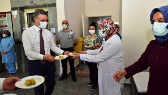 Vali Baruş'tan kolluk kuvvetleri ve sağlık çalışanlarına bayram ziyareti