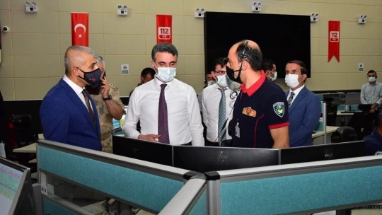 Vali Baruş'tan kolluk kuvvetleri ve sağlık çalışanlarına bayram ziyareti