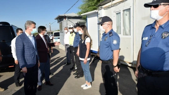 Vali Baruş'tan yol kontrol noktalarına ziyaret